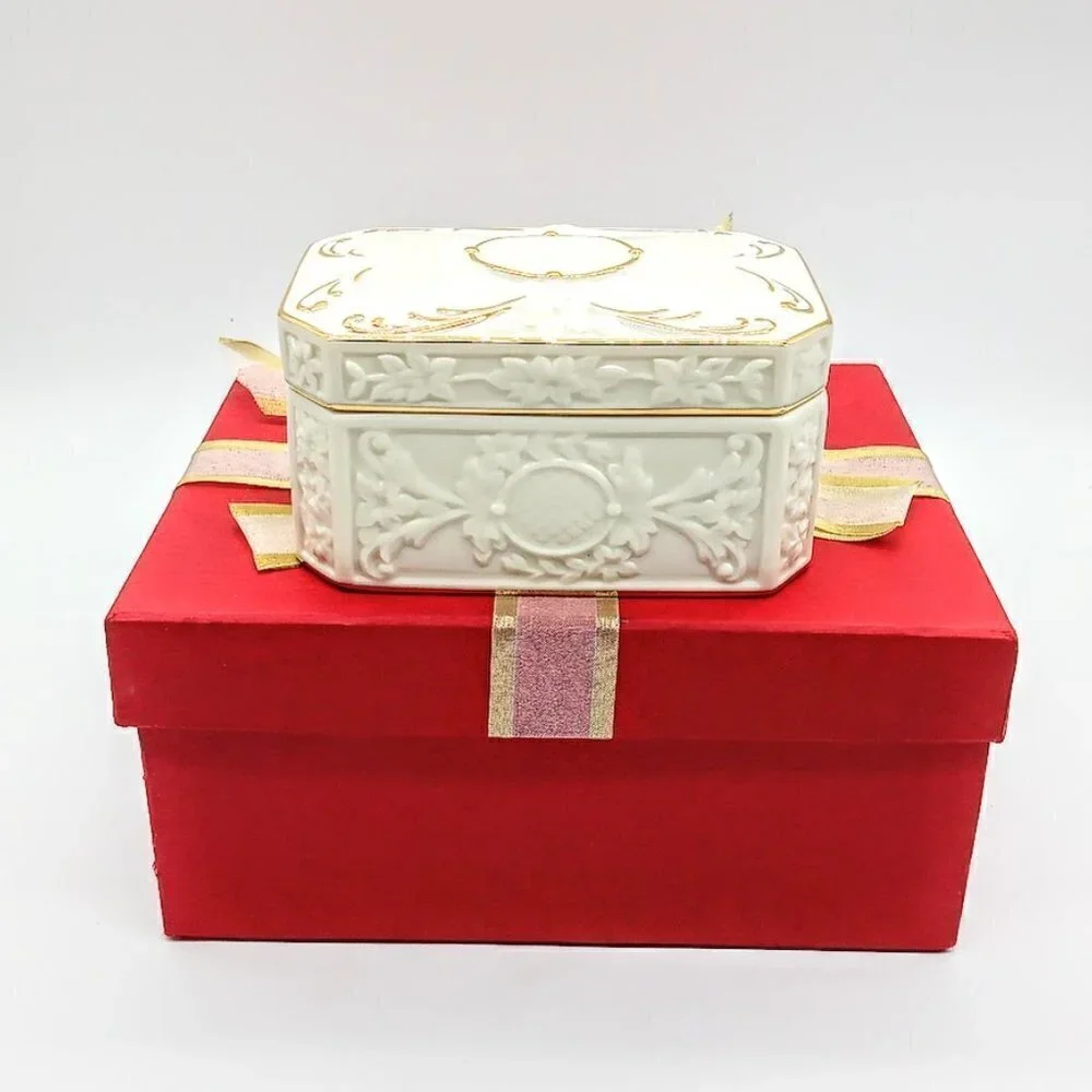 Lenox Ivory 10K Gold Porcelain Covered Trinket Box NIB